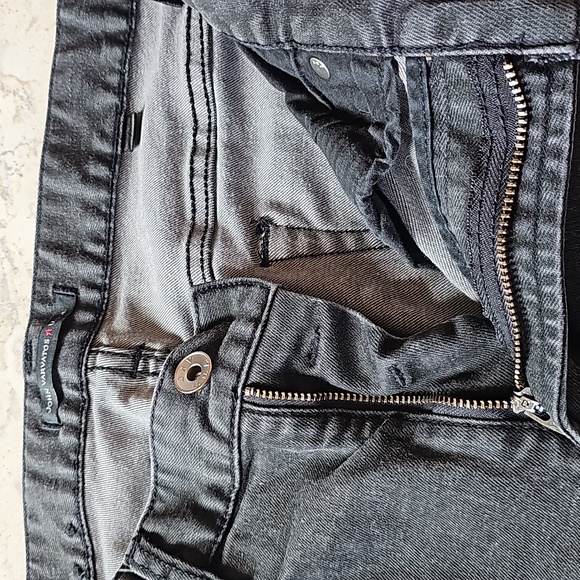 John Varvatos men's cut off denim shorts size 32. Bowery fit. Great condition. - Picture 9 of 10